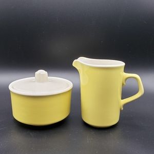 Ceramic creamer and sugar dish